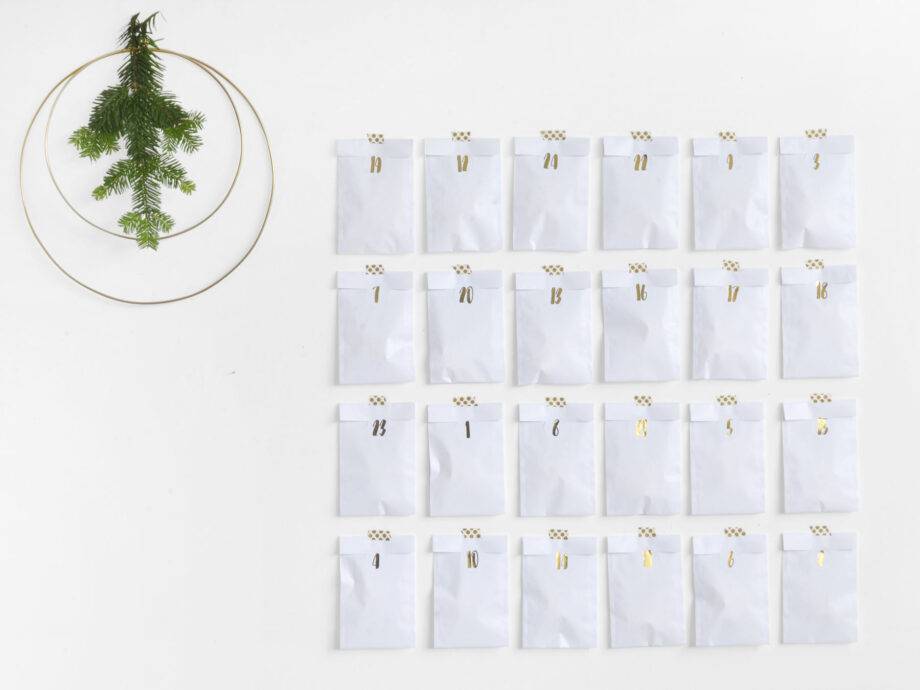 Renna Deluxe Adventskalender SILBER metallic mit weißen Tüten Vierteljährliche Förderung
