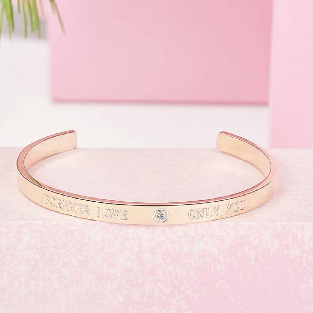 Sadingo Edelstahlarmreif mit Gravur | "Forever Love - Only You" Riesige Ersparnisse
