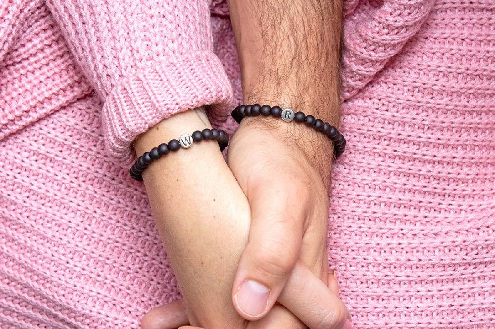 Sadingo Partnerarmband Set aus schwarzen Acrylperlen Angebote