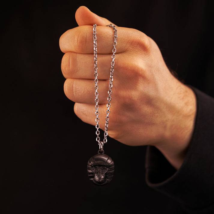 Save Brave Halskette Titus mit Gorillakopf-Anhänger - schwarz im Angebot