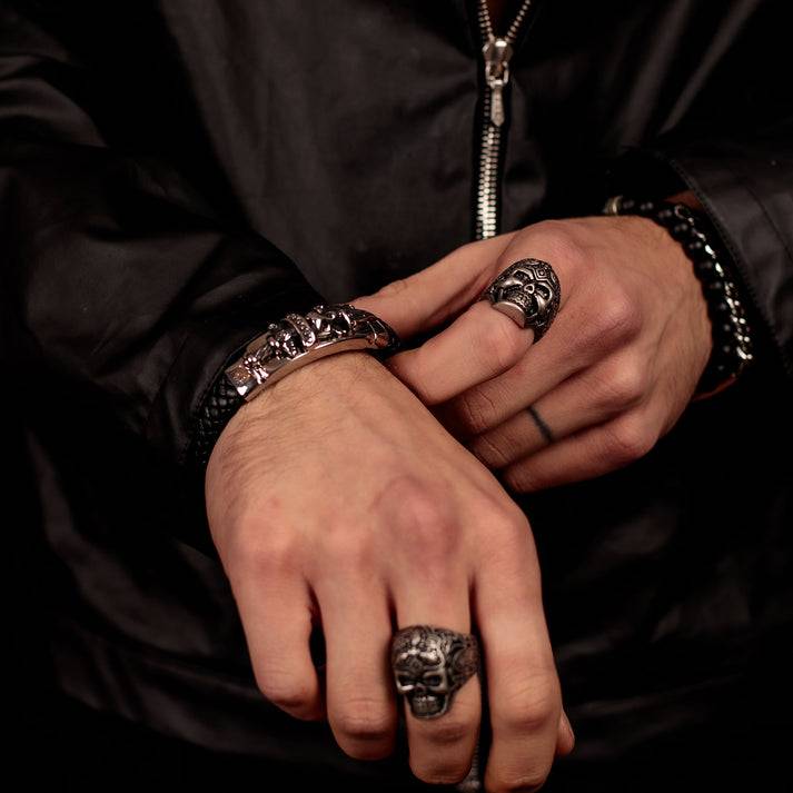 Save Brave Armband Jack mit Totenkopf aus geflochtenem Leder & Edelstahl Limitierter Zeitrabatt