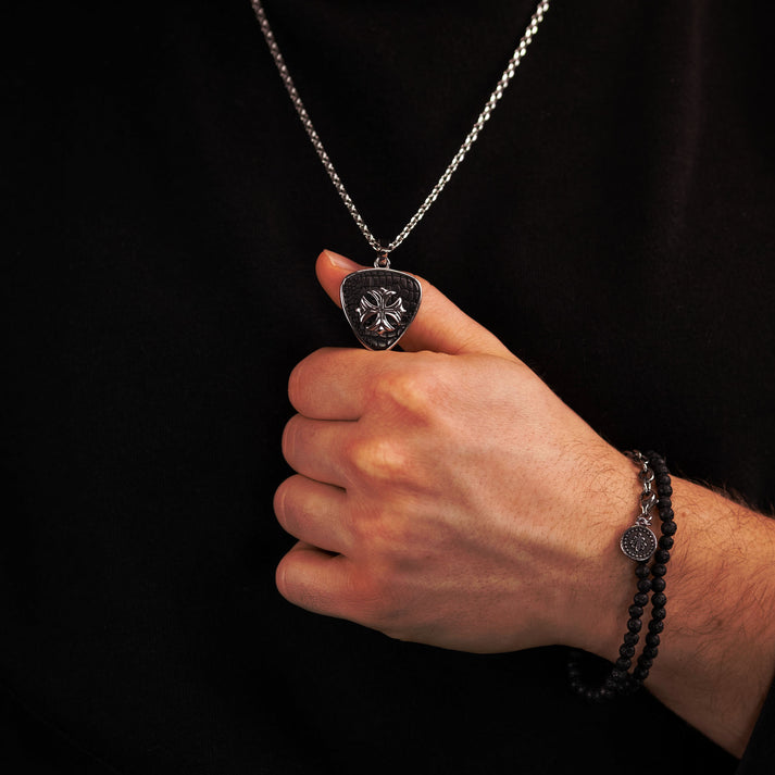 Save Brave Doppeltes Armband aus dunkelgrauen Jasperperlen & Fleur de Lys Anhänger Osterangebot