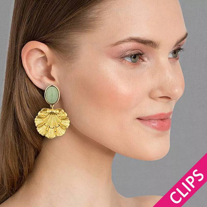 SchwesterSchwester Vergoldete Ohrclips in Jadegrün mit goldenem Muschelornament von AmuseToi Begrenztes Angebot