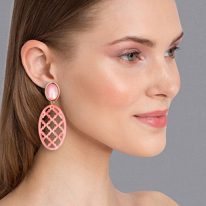 SchwesterSchwester Hellrosa Ohrstecker mit perlmutt schimmerndem Oval im Marrakesch Stil von AmuseToi 50% Rabatt mit kostenlosem Versand
