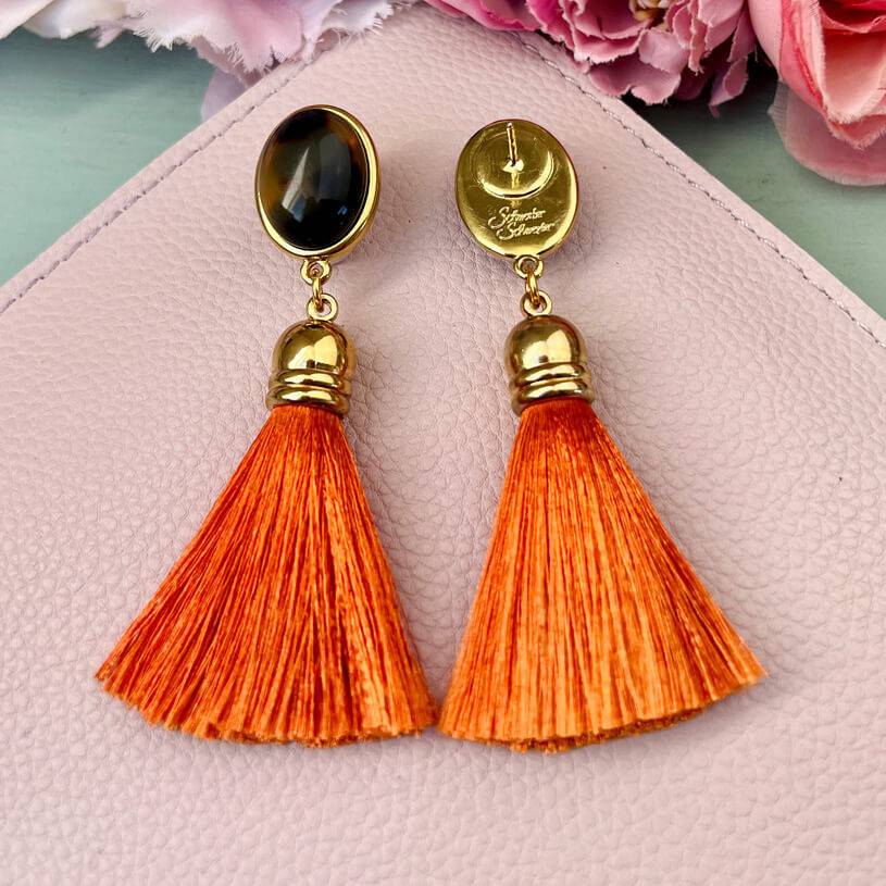 SchwesterSchwester Quasten Ohrringe als Ohrstecker in Schildpatt mit Quaste in Orange von AmuseToi 50% Rabatt für begrenzte Zeit