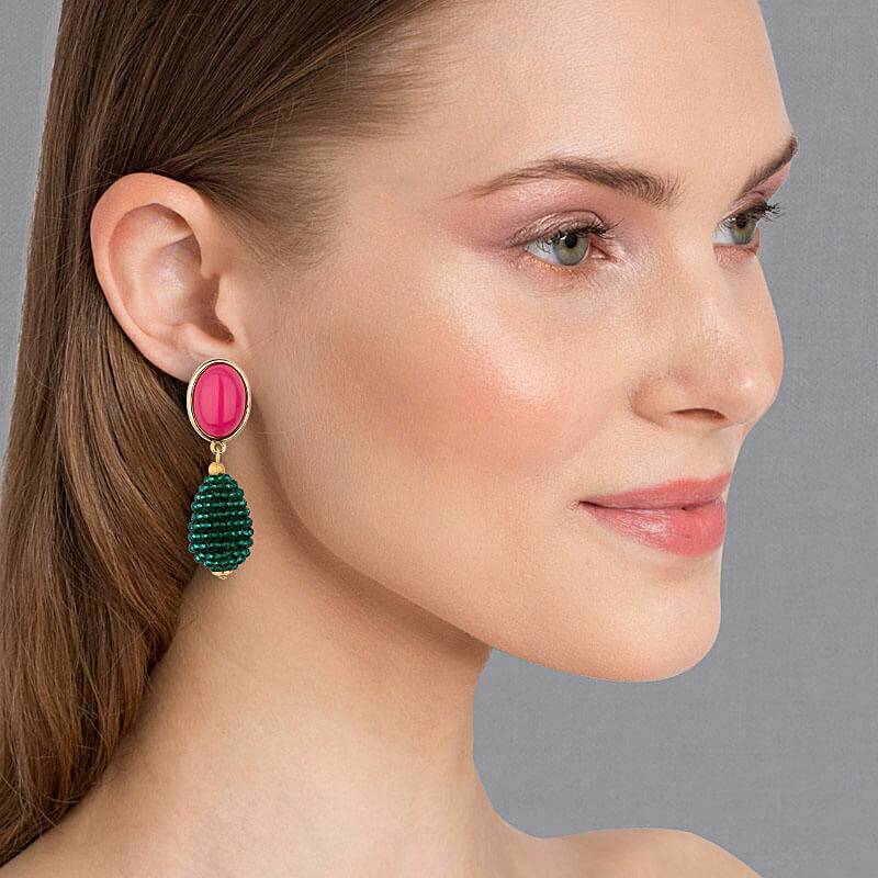 SchwesterSchwester Pinkfarbene Ohrstecker mit glitzerndem dunkelgrünen Tropfen von AmuseToi 2025