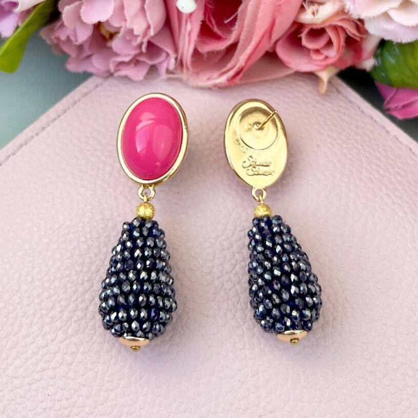SchwesterSchwester Pinkfarbene Ohrstecker mit glitzerndem dunkelblauen Tropfen von AmuseToi Verkauf