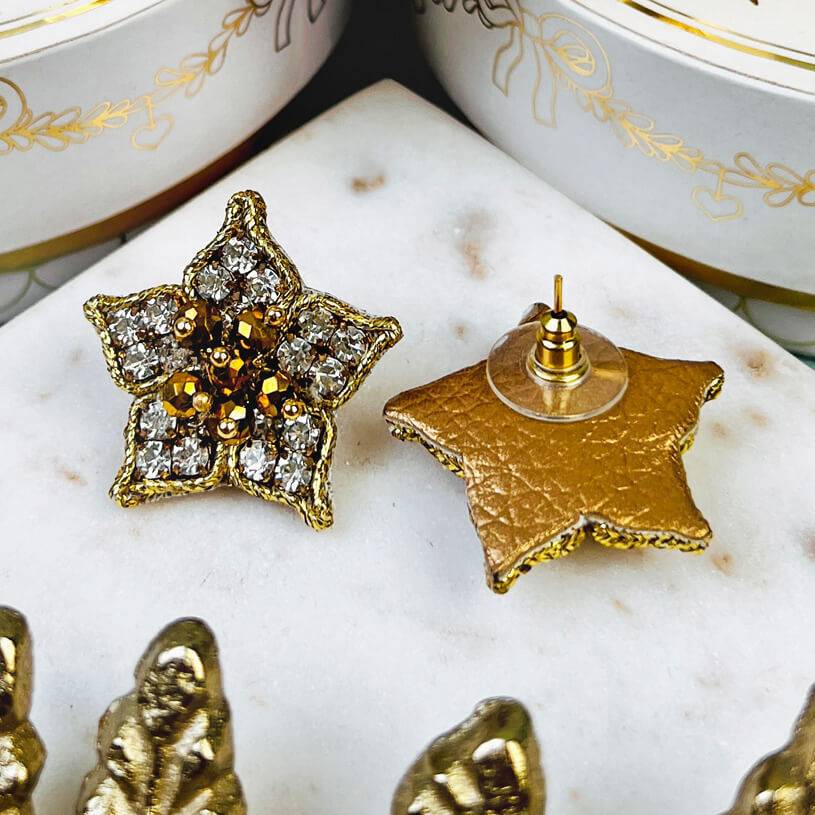 SchwesterSchwester Süße Blumen-Soutache-Ohrringe in Gold Großer Ausverkauf