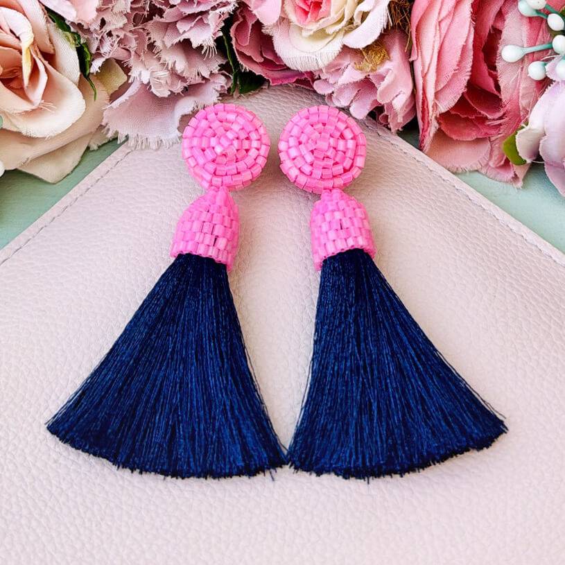 SchwesterSchwester Set aus rosa-dunkelblauen Perlen-Quastenohrringen und Samt-Haarreif in Dunkelblau Black Friday Preise