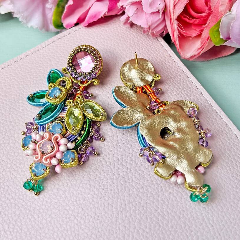 SchwesterSchwester Set aus Soutache-Ohrringen in pastelligen Farben und Satin-Haarreif in Hellblau Rabatt
