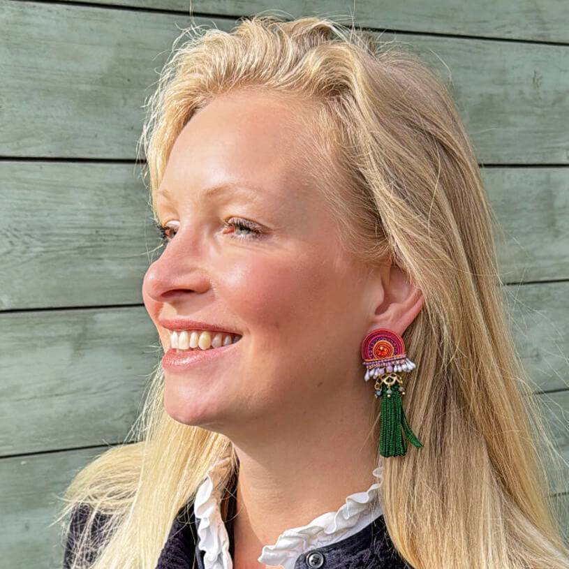 SchwesterSchwester Vorbestellbar - Verspielte Soutache-Ohrringe in Pink-Orange mit grüner Quaste Vatertagsangebot