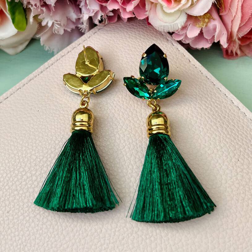 SchwesterSchwester Glitzernde Ohrstecker in Dunkelgrün mit edler Quaste von AmuseToi Bestseller