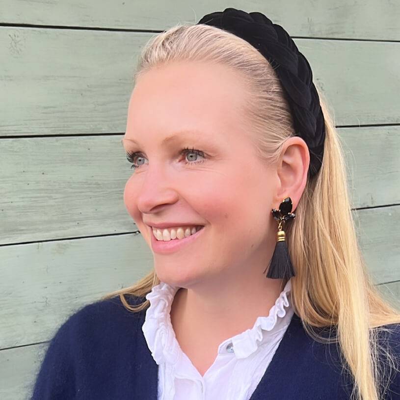 SchwesterSchwester Glitzernde Ohrstecker in Schwarz mit edler Quaste von AmuseToi Riesige Ersparnisse