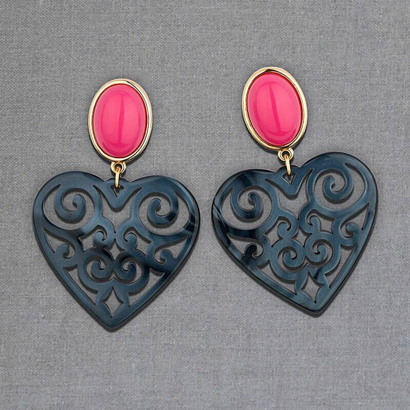 SchwesterSchwester Schöne Herz-Ohrringe mit pinken Ohrsteckern und Herz-Ornamenten in Dunkelblau von AmuseToi Wochenangebot