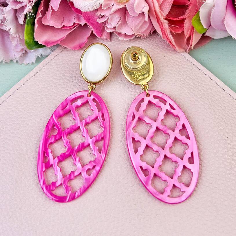 SchwesterSchwester Vergoldete Ohrstecker in wunderschönem Perlmutt mit Oval in Pink im Marrakesch-Stil Letzter Tag
