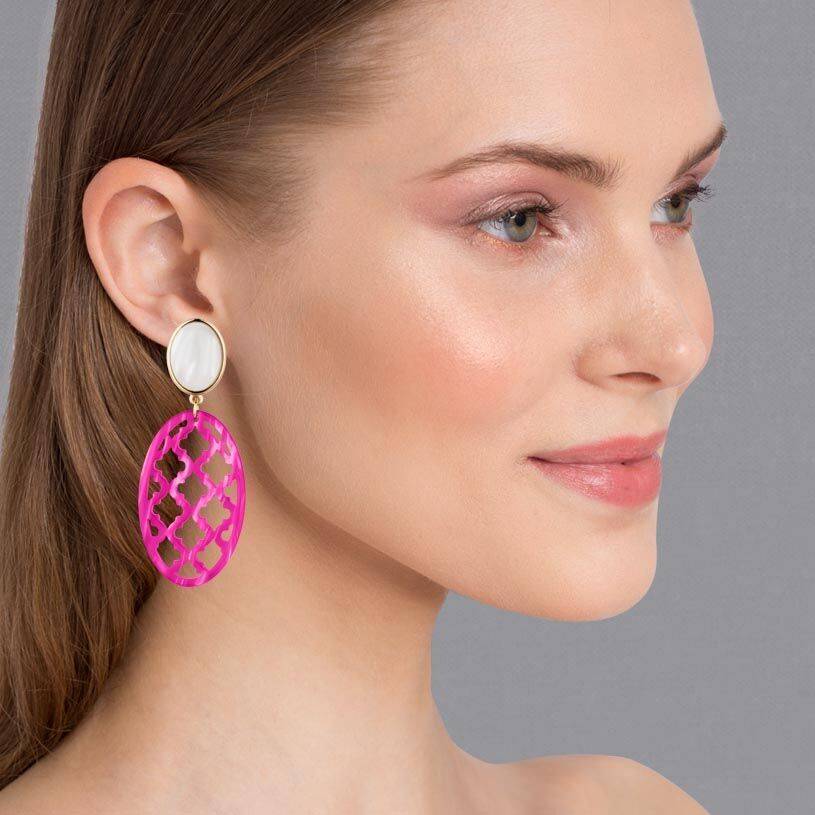 SchwesterSchwester Vergoldete Ohrstecker in wunderschönem Perlmutt mit Oval in Pink im Marrakesch-Stil Letzter Tag