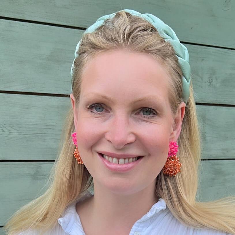 SchwesterSchwester Bunte Perlen-Ohrringe aus zwei Blüten in leuchtendem Pink und Orange Auslauf