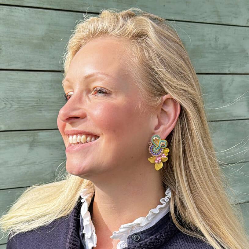 SchwesterSchwester Vorbestellbar - Farbenfrohe Soutache-Ohrringe in Gelb, Rosa und Flieder Fabrikverkauf