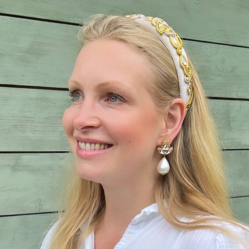 SchwesterSchwester Funkelnde Ohrstecker in Champagner mit federleichten Baumwolltropfen Valentinstagsangebot