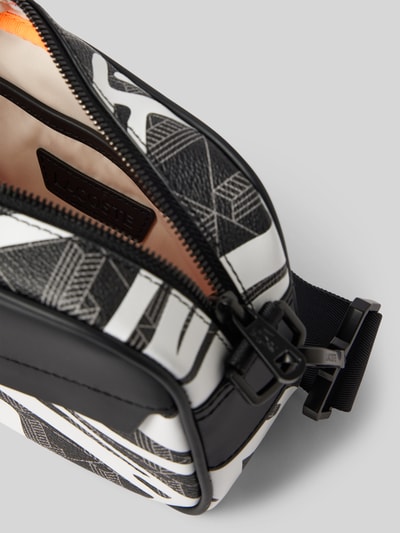 Peek & Cloppenburg LacosteUmhängetasche mit Label-Prägung in black Vatertagsangebot