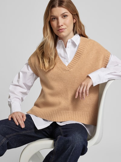 Peek & Cloppenburg Christian Berg WomanPullunder aus Lanawolle mit V-Ausschnitt in camel Preisnachlass