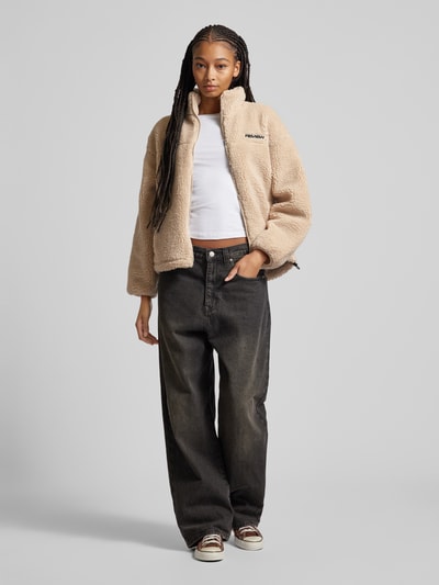 Peek & Cloppenburg ReviewSherpa Jacket mit Label-Patch in ecru 50% Rabatt für begrenzte Zeit