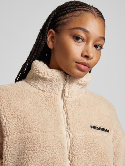 Peek & Cloppenburg ReviewSherpa Jacket mit Label-Patch in ecru 50% Rabatt für begrenzte Zeit