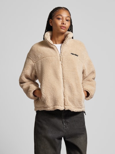 Peek & Cloppenburg ReviewSherpa Jacket mit Label-Patch in ecru 50% Rabatt für begrenzte Zeit
