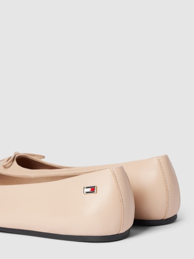 Peek & Cloppenburg Tommy HilfigerBallerinas mit Zierschleife Modell 'ESSENTIAL CHIC' in beige Neueste Stile