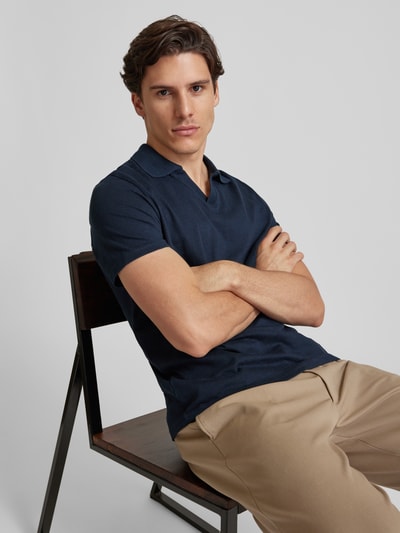Peek & Cloppenburg MCNEALRegular Fit Poloshirt mit V-Ausschnitt in dunkelblau Fabrik Onlineshop