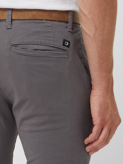 Peek & Cloppenburg Tom Tailor DenimSlim Fit Chino mit Gürtel in mittelgrau Günstig kaufen