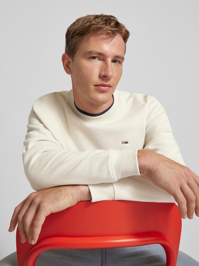 Peek & Cloppenburg Tommy JeansRegular Fit Sweatshirt mit Logo-Badge in beige Versandkostenfrei