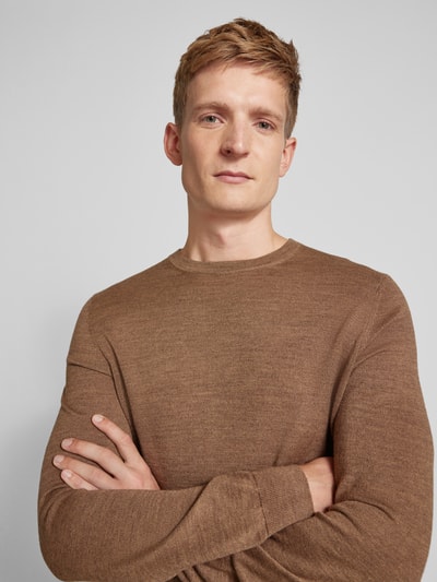 Peek & Cloppenburg Christian Berg MenStrickpullover mit Rundhalsausschnitt in mittelbraun mel Saisonale Angebote