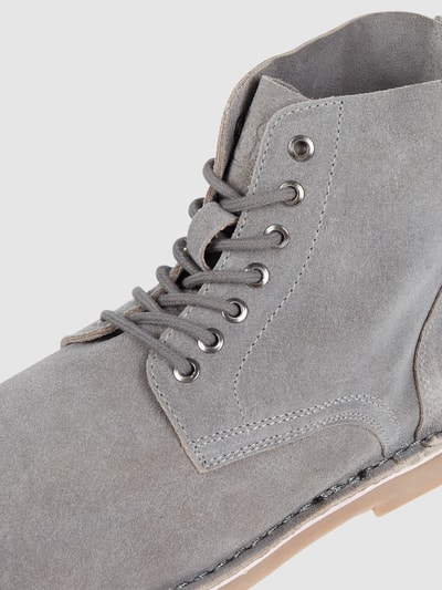 Peek & Cloppenburg Jack & JonesBoots aus Veloursleder Modell 'Bruce' in hellgrau Im Verkauf