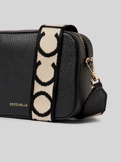 Peek & Cloppenburg CoccinelleLederumhängetasche mit Label-Schriftzug Modell 'TEBE' in black Räumungsverkauf